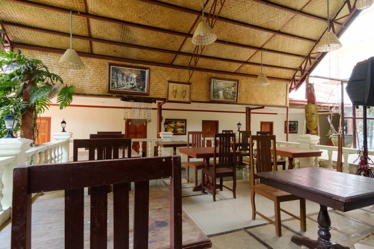 Oyo 621 De Loro Inn Puerto Princesa Esterno foto
