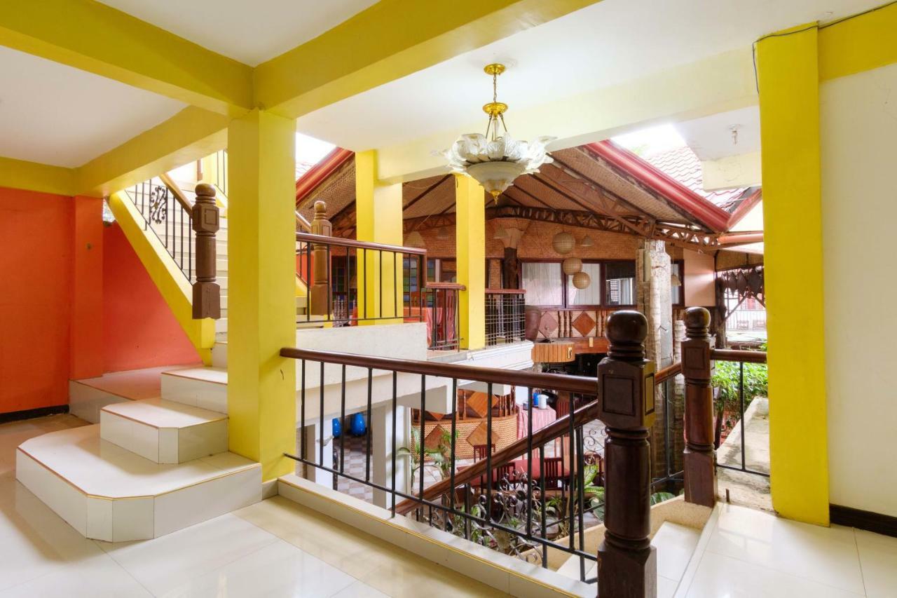 Oyo 621 De Loro Inn Puerto Princesa Esterno foto